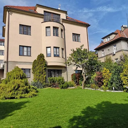 Hanspaulka Garden Apartment Prague